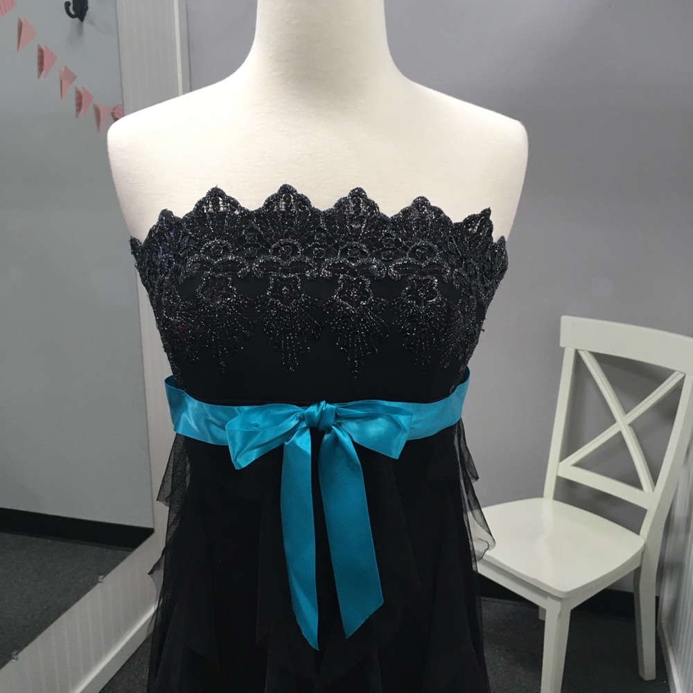 Prom dress - Picture 2 of 4